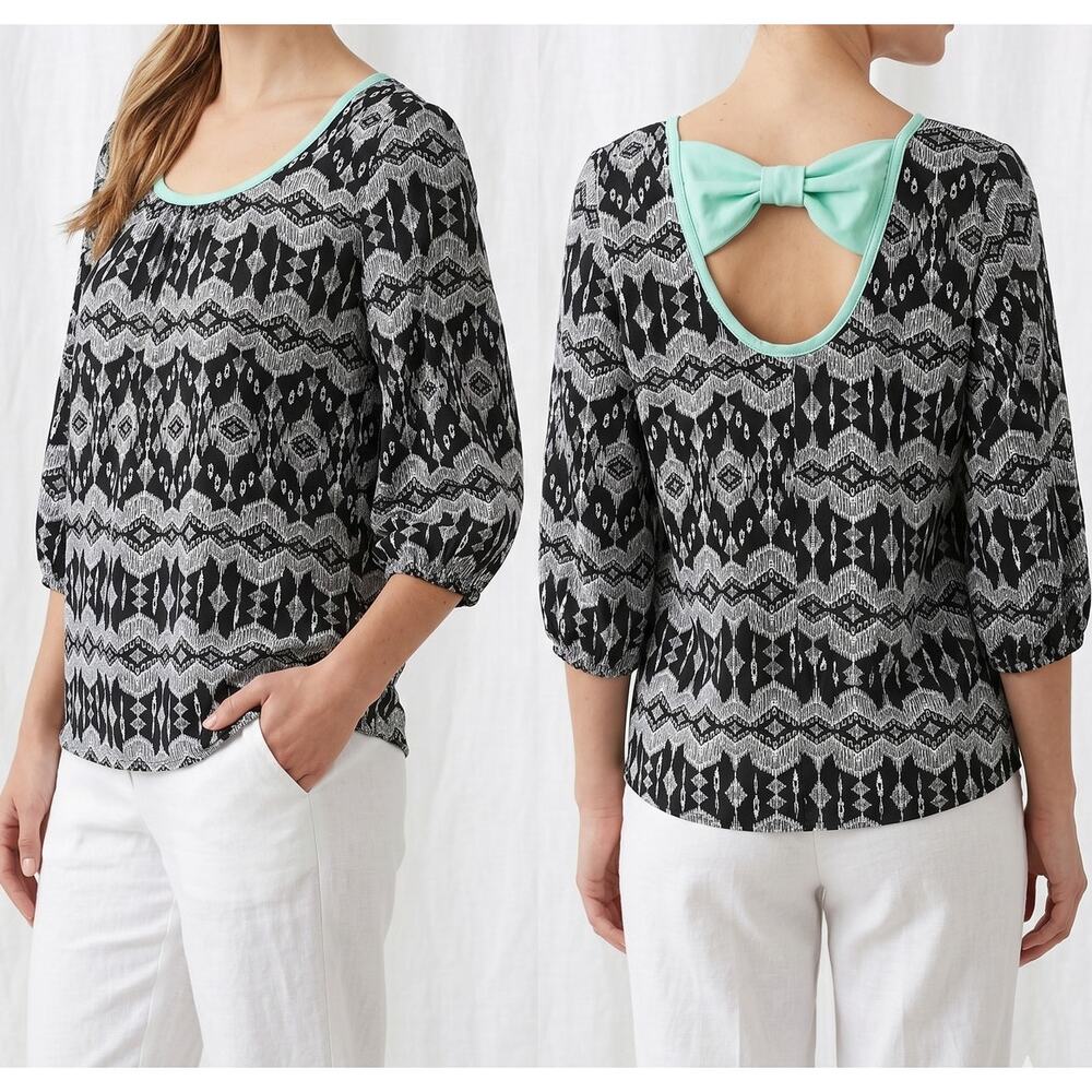 Rue21 Small 1/2 Sleeve Top Bow Back Black Green